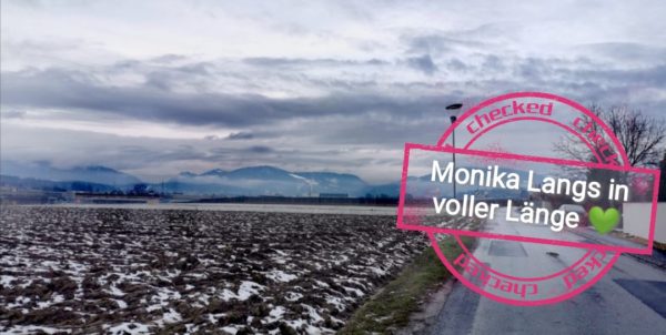 Monika Langs in voller Länge